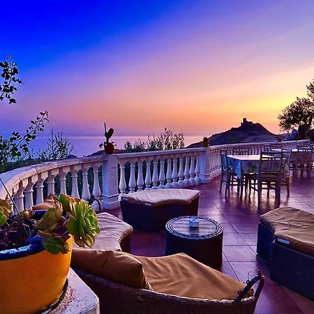 La Collina Sul Mare Bed & Breakfast 3*