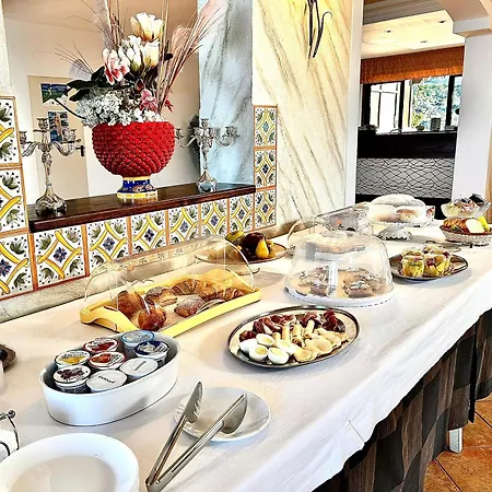 La Collina Sul Mare Bed & Breakfast 3*