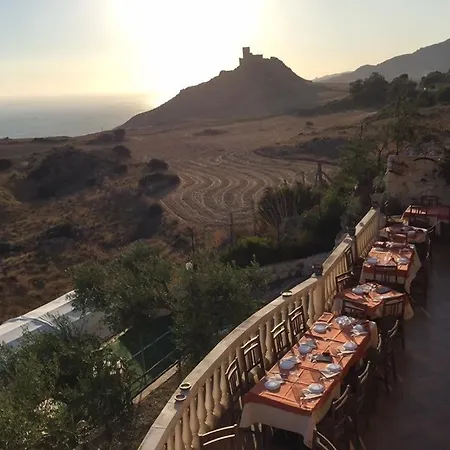 La Collina Sul Mare Bed & Breakfast 3*